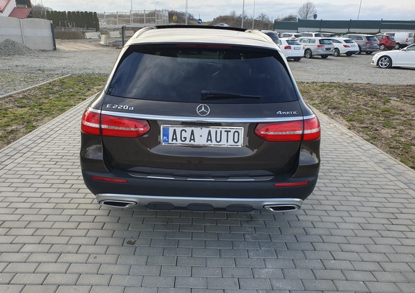 Mercedes-Benz Klasa E cena 139999 przebieg: 248000, rok produkcji 2017 z Biała małe 667